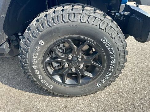 New 2026 Jeep Gladiator Sport AWD/4WD image 12