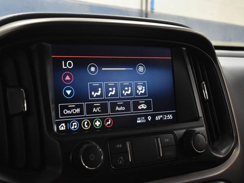 Used 2022 Chevrolet Colorado Z71 AWD/4WD image 16