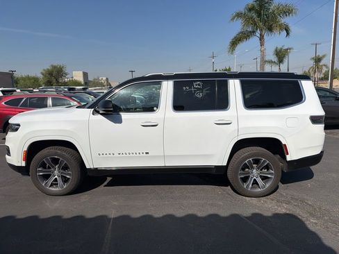Used 2023 Jeep Grand Wagoneer 4WD image 2