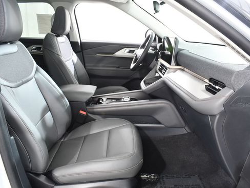 New 2026 Ford Explorer Active w/ Active Comfort Package AWD/4WD image 10