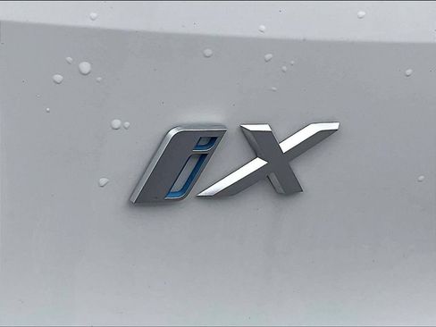 Used 2024 BMW iX xDrive50 w/ Premium Package AWD/4WD image 20