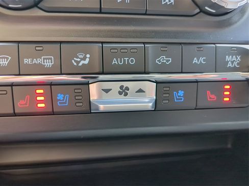 Used 2024 Ford F250 Lariat w/ Lariat Ultimate Package image 32