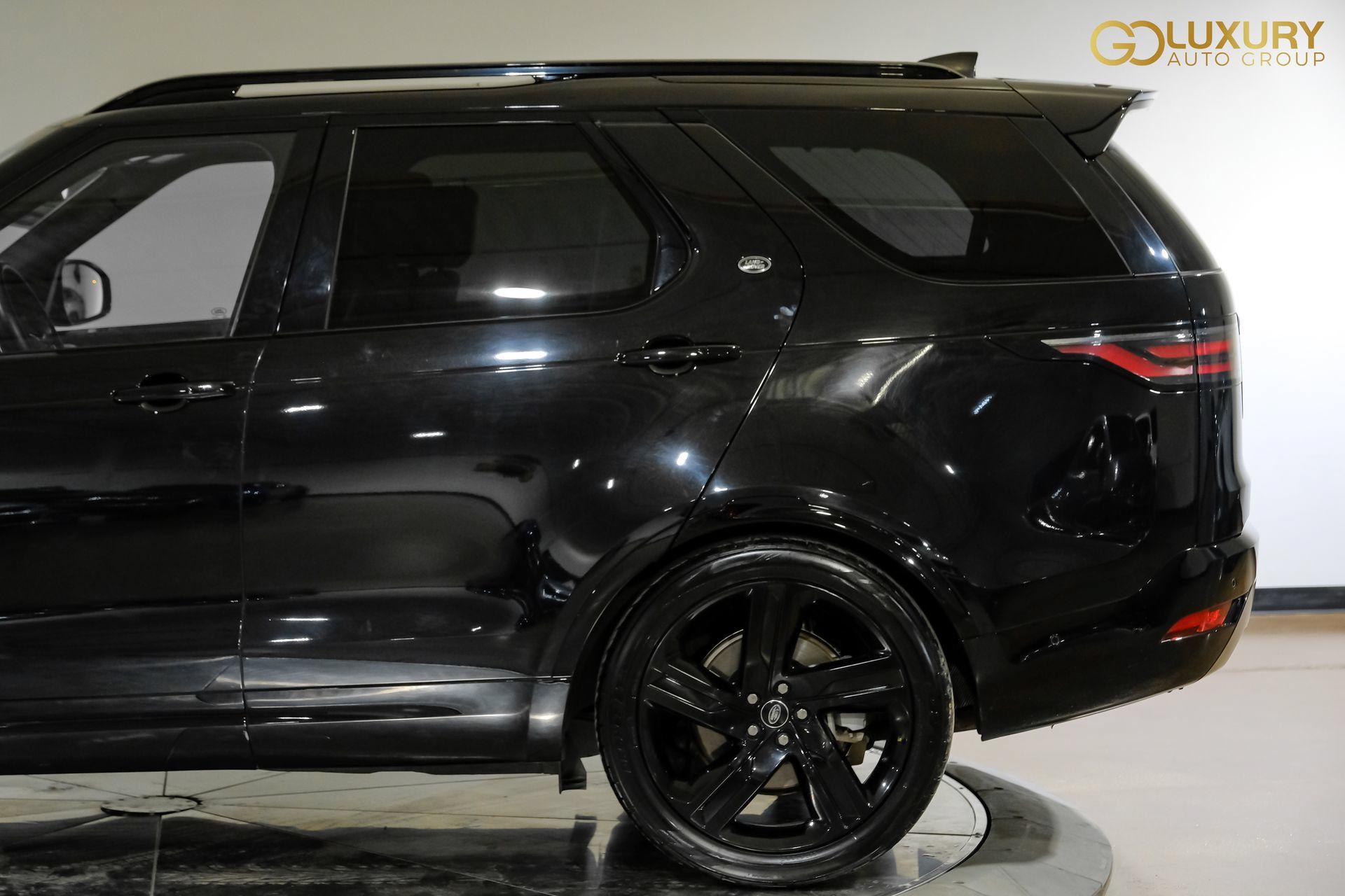 Used 2023 Land Rover Discovery S R-Dynamic AWD/4WD image 15
