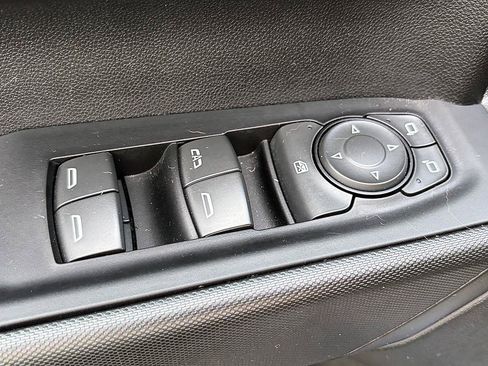 Used 2022 Chevrolet Silverado 1500 Custom AWD/4WD image 17