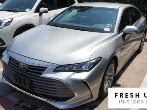 Used 2022 Toyota Avalon XLE FWD image 1