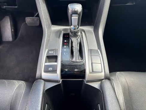 Used 2018 Honda Civic Touring image 18