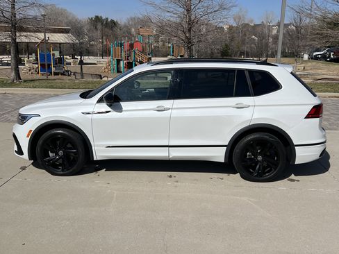 Certified 2023 Volkswagen Tiguan SE R-Line image 7