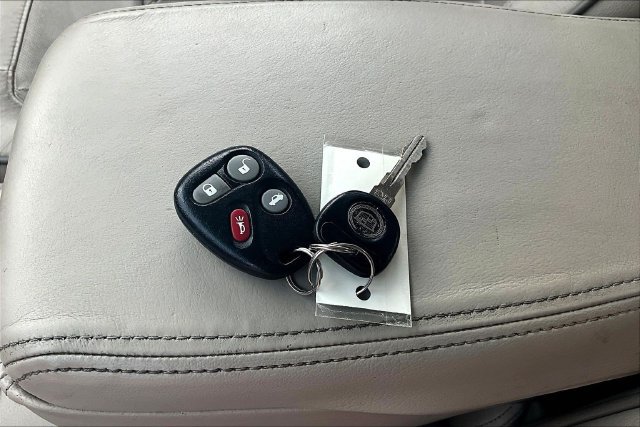 Used 2005 Cadillac De Ville w/ Limited Edition Package FWD image 34