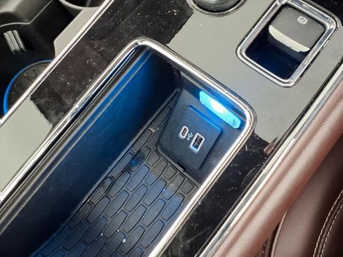 Used 2024 Lincoln Aviator Black Label w/ Class IV Trailer Tow Package image 9