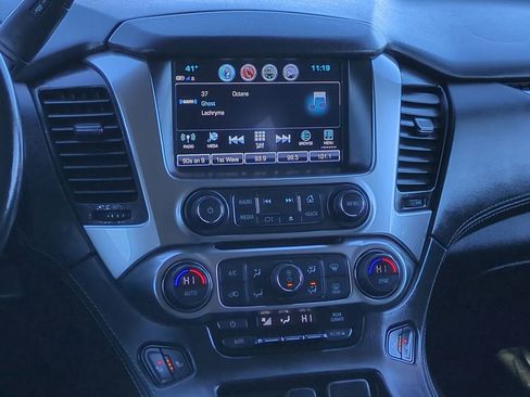 Used 2020 Chevrolet Suburban LT image 30