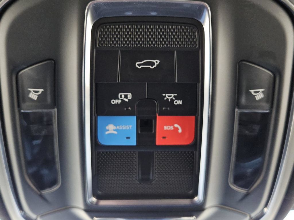 Used 2025 Jeep Grand Cherokee Altitude AWD/4WD image 22