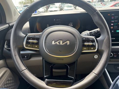Used 2026 Kia Carnival FWD image 30
