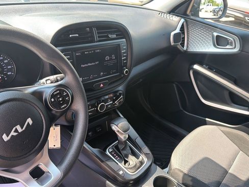 Used 2022 Kia Soul LX FWD image 17
