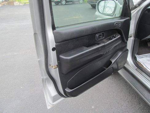 Used 2004 Nissan Pathfinder LE Platinum RWD image 7
