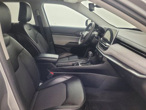 Used 2022 Jeep Compass Latitude FWD image 21