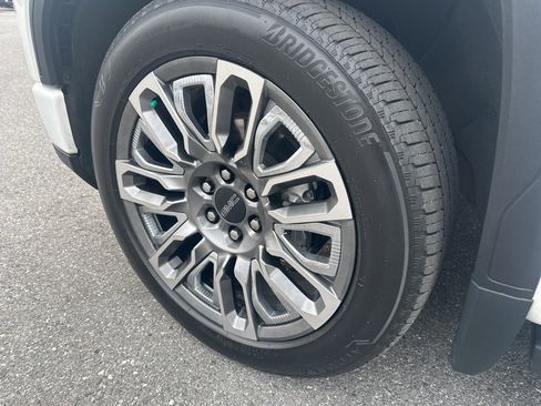 Used 2023 GMC Sierra 1500 Denali Ultimate image 9