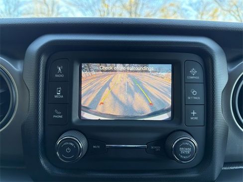 Used 2020 Jeep Wrangler Sport image 17