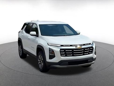 Used 2025 Chevrolet Equinox LT FWD image 3