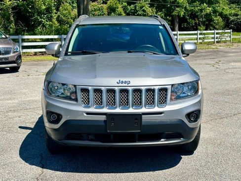 Used 2017 Jeep Compass Latitude FWD image 2