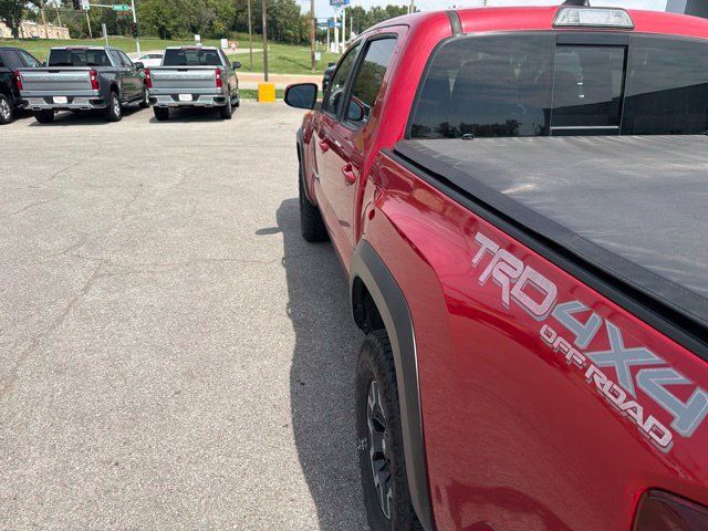 Used 2018 Toyota Tacoma TRD Off-Road AWD/4WD image 29