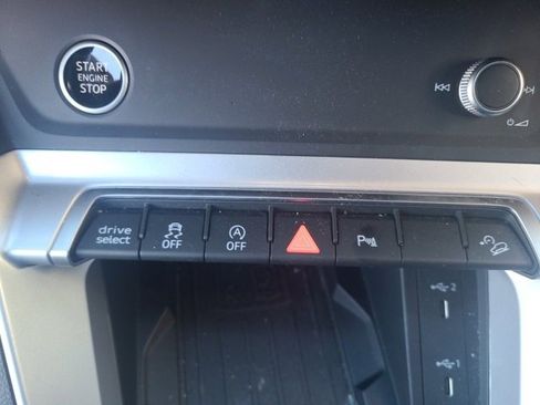 Used 2024 Audi Q3 2.0T Premium image 29