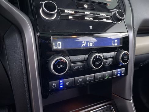Used 2019 Subaru Ascent Touring AWD/4WD image 17