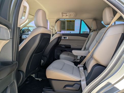 Used 2020 Ford Explorer Limited image 14