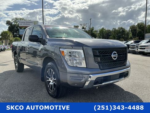 Used 2021 Nissan Titan SV w/ SV Convenience Package AWD/4WD image 7