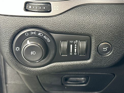 Used 2022 Jeep Cherokee Latitude Lux w/ Sun & Sound Group image 10