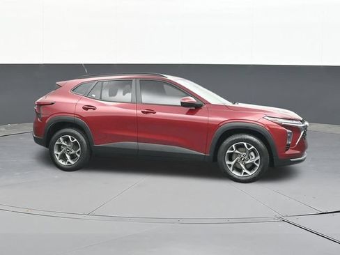 Used 2024 Chevrolet Trax LT w/ LT Convenience Package FWD image 17