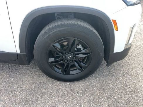 Used 2023 Chevrolet Traverse LT image 6