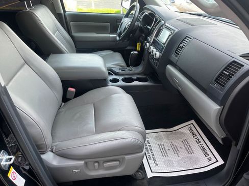 Used 2018 Toyota Sequoia SR5 w/ Premium Package AWD/4WD image 23