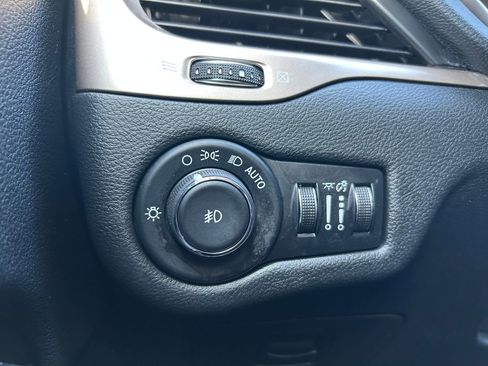 Certified 2016 Jeep Cherokee Limited image 19