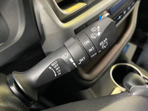 Used 2019 Toyota Highlander XLE image 18