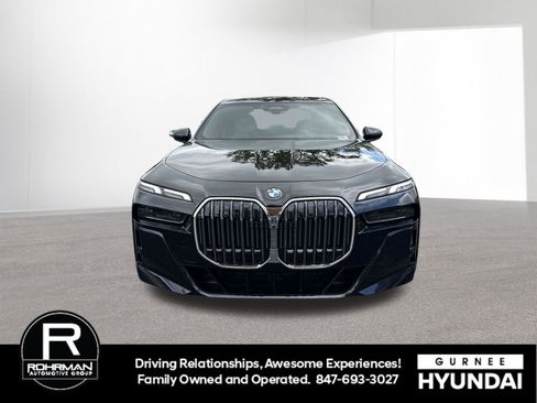 Used 2024 BMW 760i xDrive w/ Premium Package AWD/4WD image 3