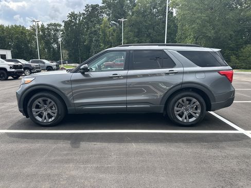 Used 2023 Ford Explorer XLT w/ Equipment Group 202A RWD image 5