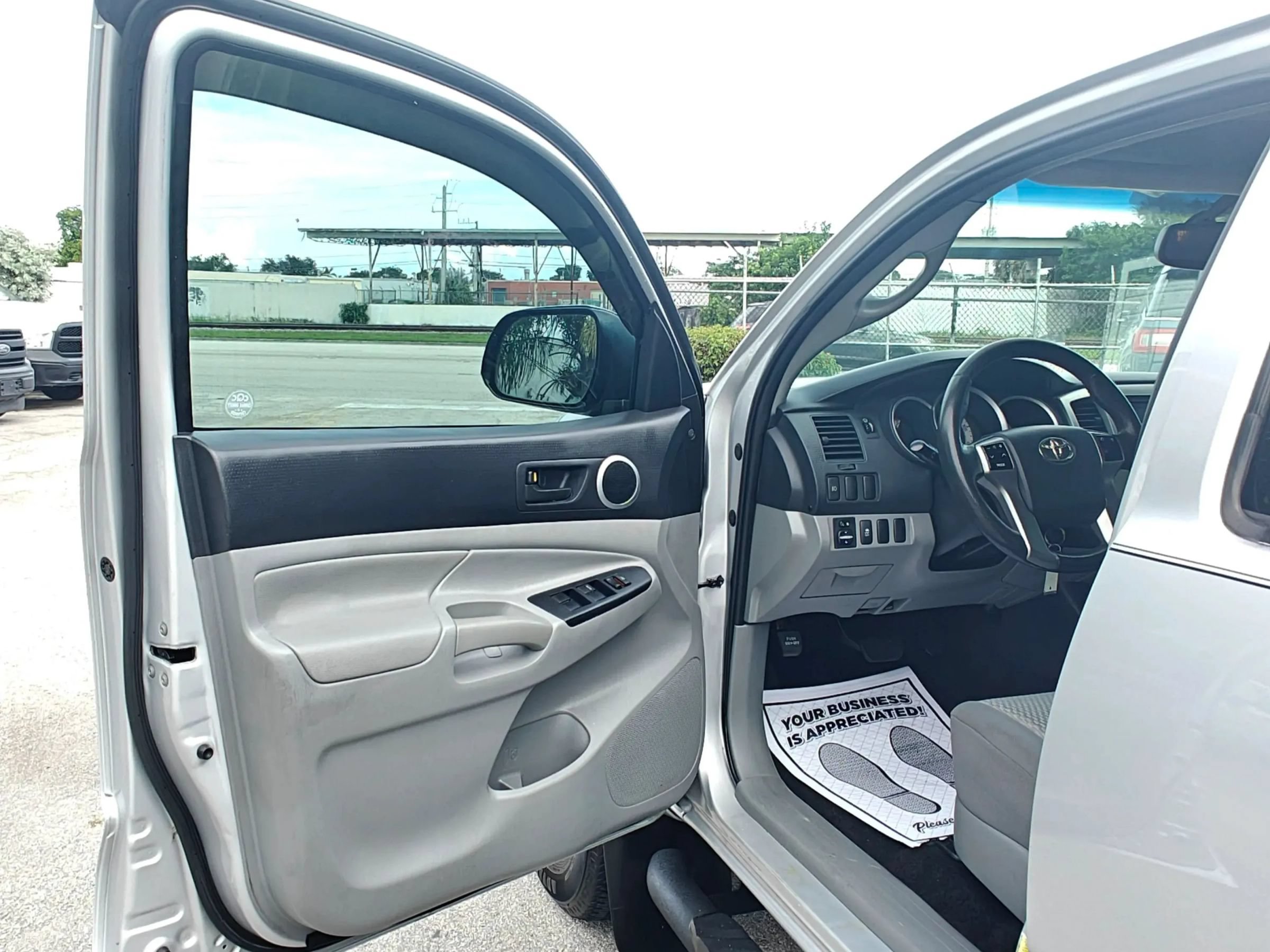 Used 2012 Toyota Tacoma PreRunner w/ SR5 Pkg RWD image 11