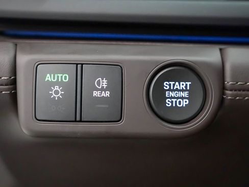 Certified 2025 Porsche Panamera 4 AWD/4WD image 17