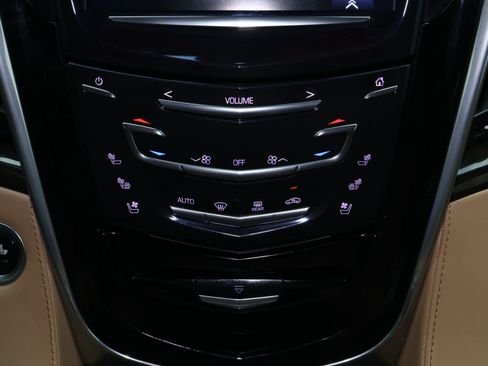 Used 2020 Cadillac Escalade Platinum image 34