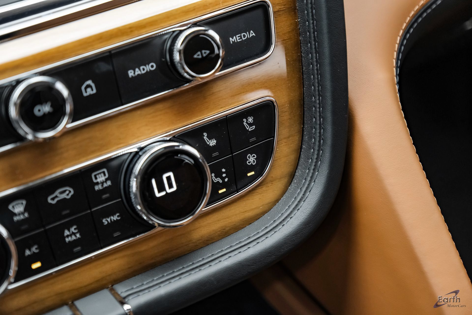 Used 2023 Bentley Bentayga Extended Wheelbase AWD/4WD image 69