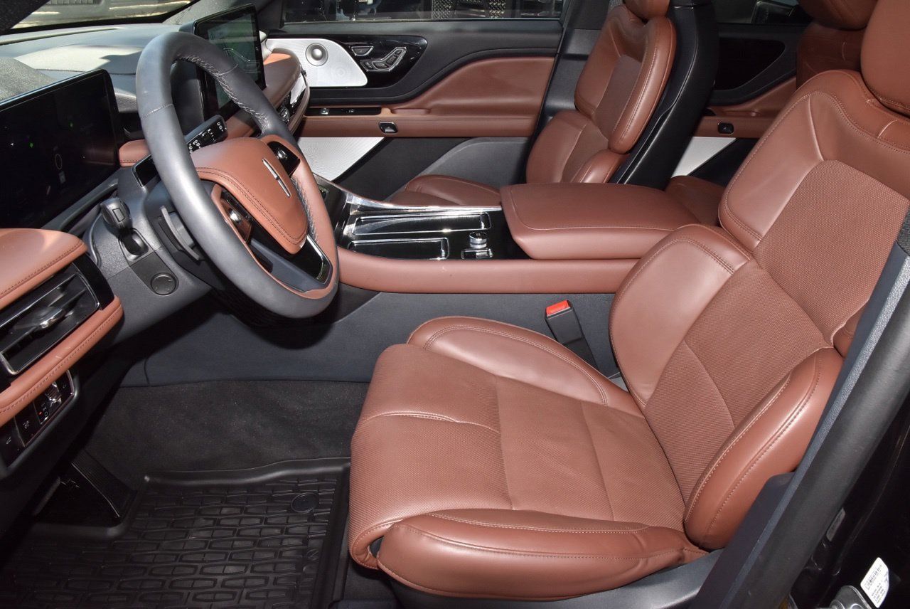 Used 2026 Lincoln Aviator Reserve AWD/4WD image 6