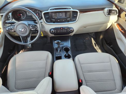 Used 2017 Kia Sorento LX image 23