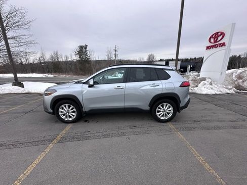 Used 2023 Toyota Corolla Cross LE w/ Moonroof Package image 6