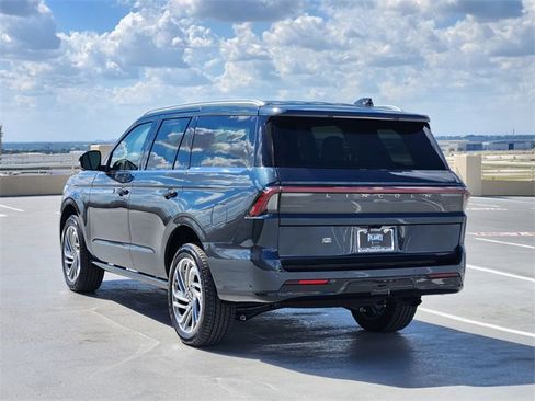New 2025 Lincoln Navigator Reserve image 5
