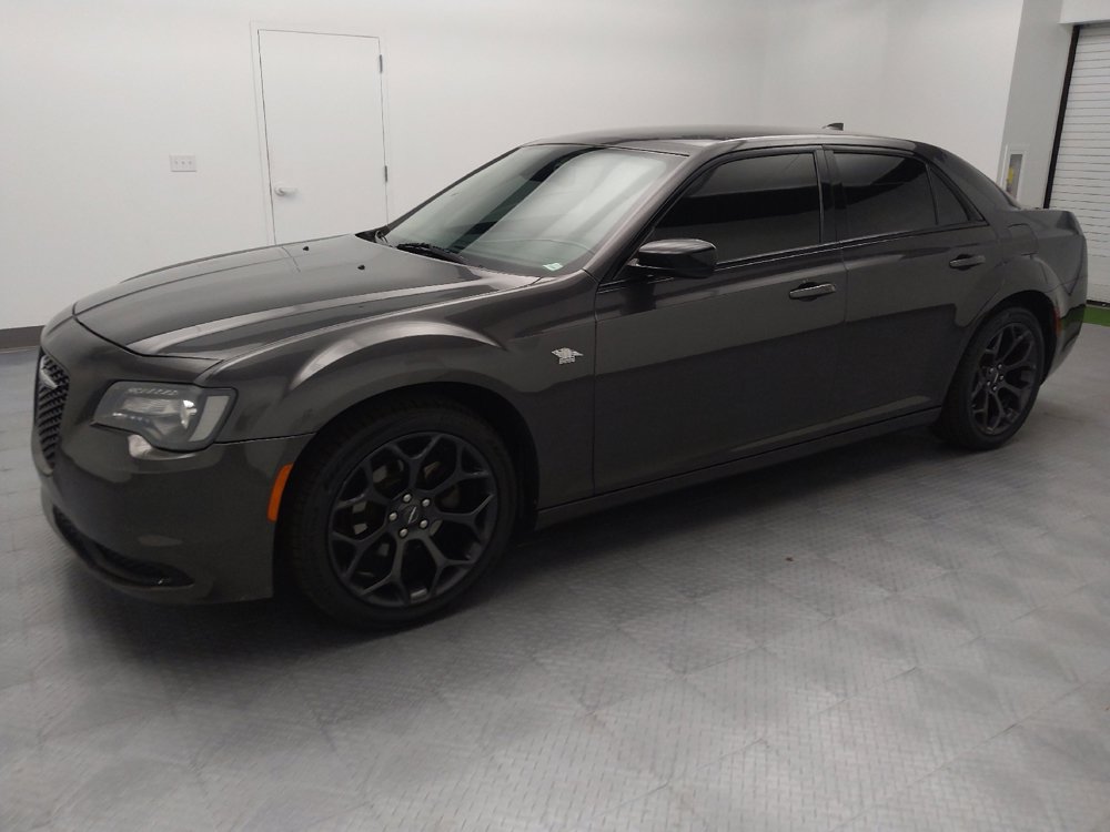 Used 2019 Chrysler 300 Touring w/ Sport Appearance Package RWD image 2