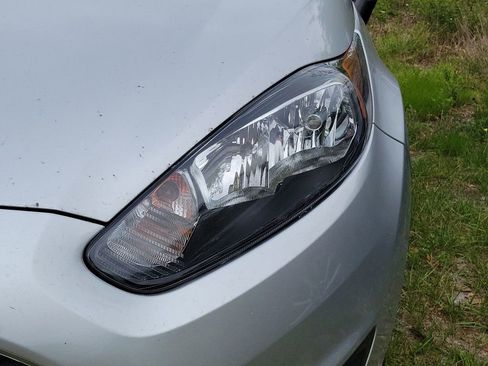 Used 2019 Ford Fiesta SE FWD image 2