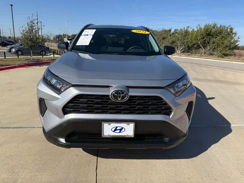Used 2021 Toyota RAV4 LE image 2
