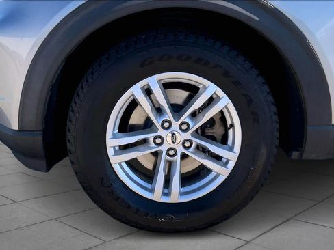 Used 2020 Ford Explorer XLT image 11