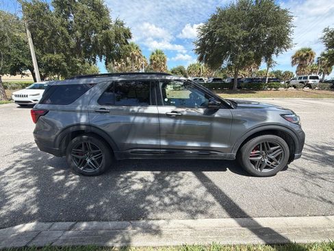 Used 2025 Ford Explorer ST-Line w/ ST-Line Street Pack AWD/4WD image 3