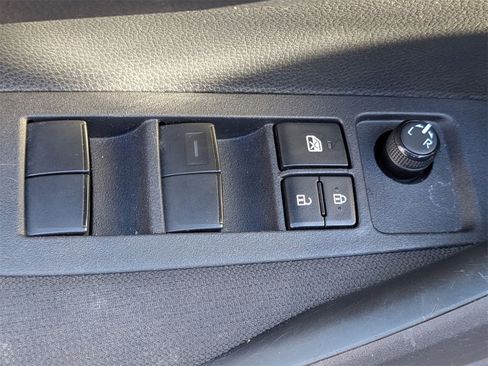 Used 2025 Toyota Corolla LE image 14